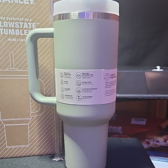 Stanley Olive Green and Gray Quencher H2.0- 40ozTumbler - Picture 3 of 5